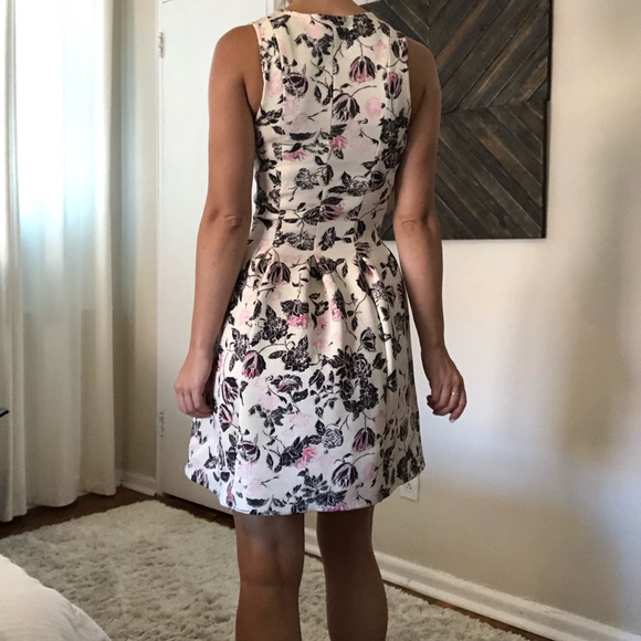 H&M Fit & Flare Floral Dress Scuba Material - Picture 3 of 7